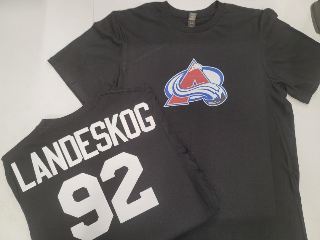 Mens NHL Team Apparel Colorado Avalanche GABRIEL LANDESKOG Hockey Shirt BLACK