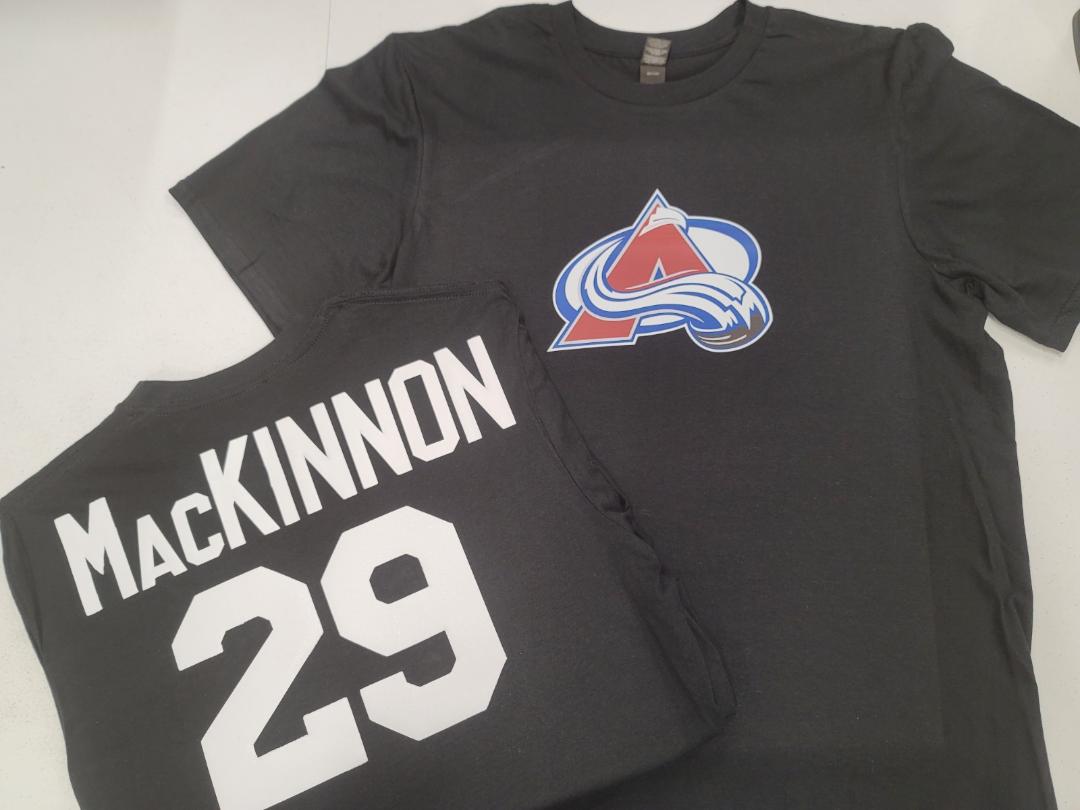 Mens NHL Team Apparel Colorado Avalanche NATHAN MacKINNON Hockey Shirt BLACK