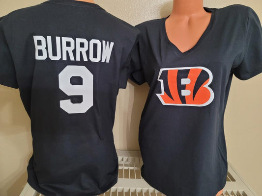 NFL Team Apparel Womens Cincinnati Bengals JOE BURROW V-Neck Football Shirt BLACK