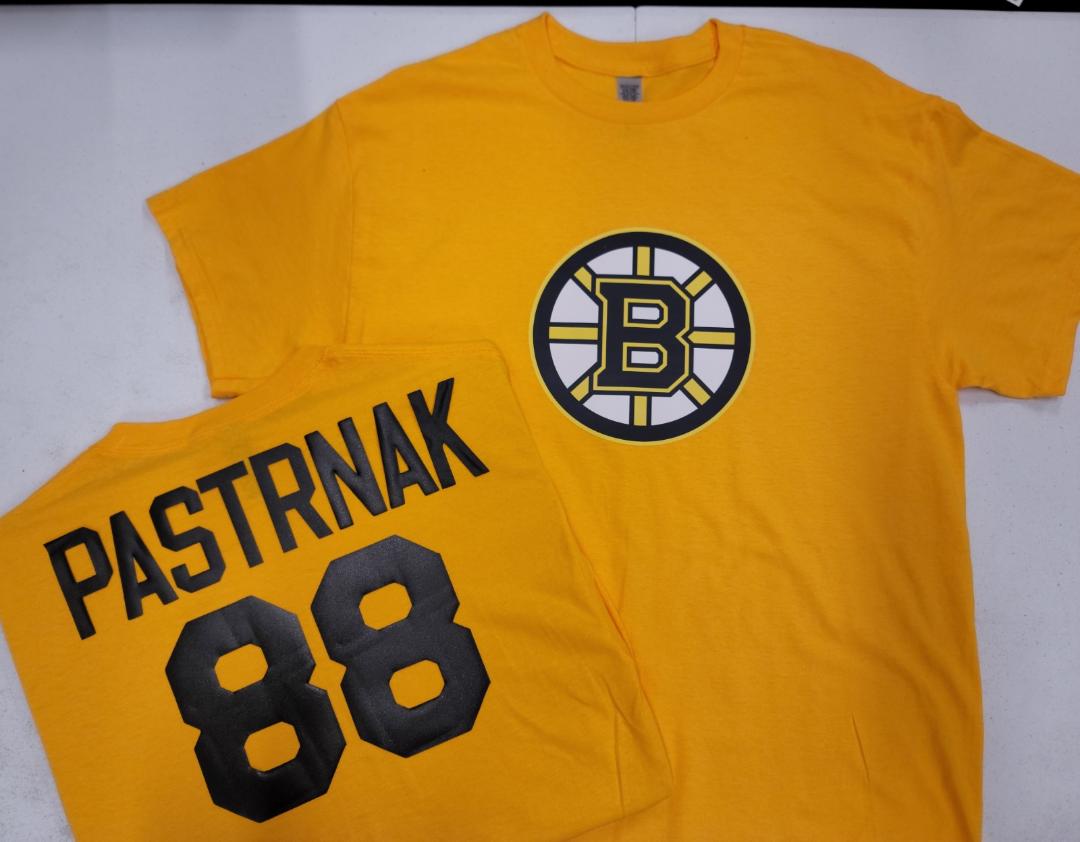 Mens NHL Team Apparel Boston Bruins DAVID PASTRNAK Hockey Shirt GOLD